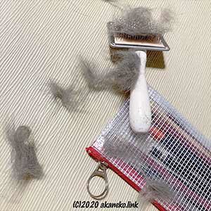 スリッカーブラシについた猫の毛