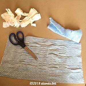 キッチンペーパーと不織布とハサミ